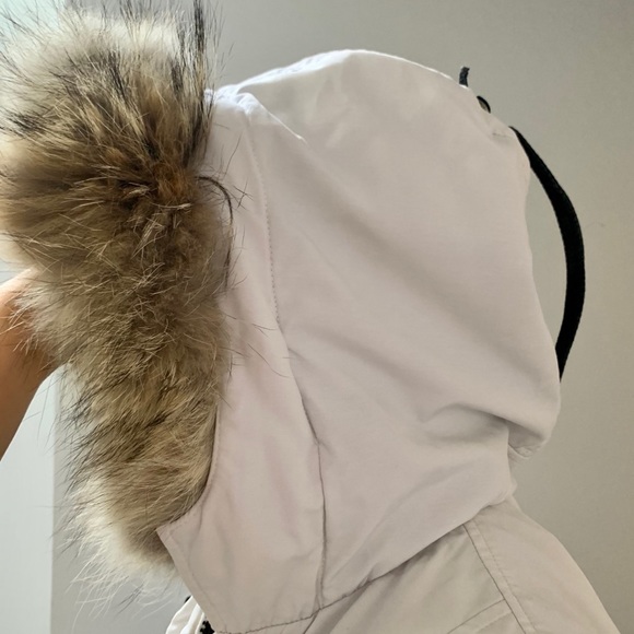 Canada Goose Kensington Parka - Picture 5 of 12